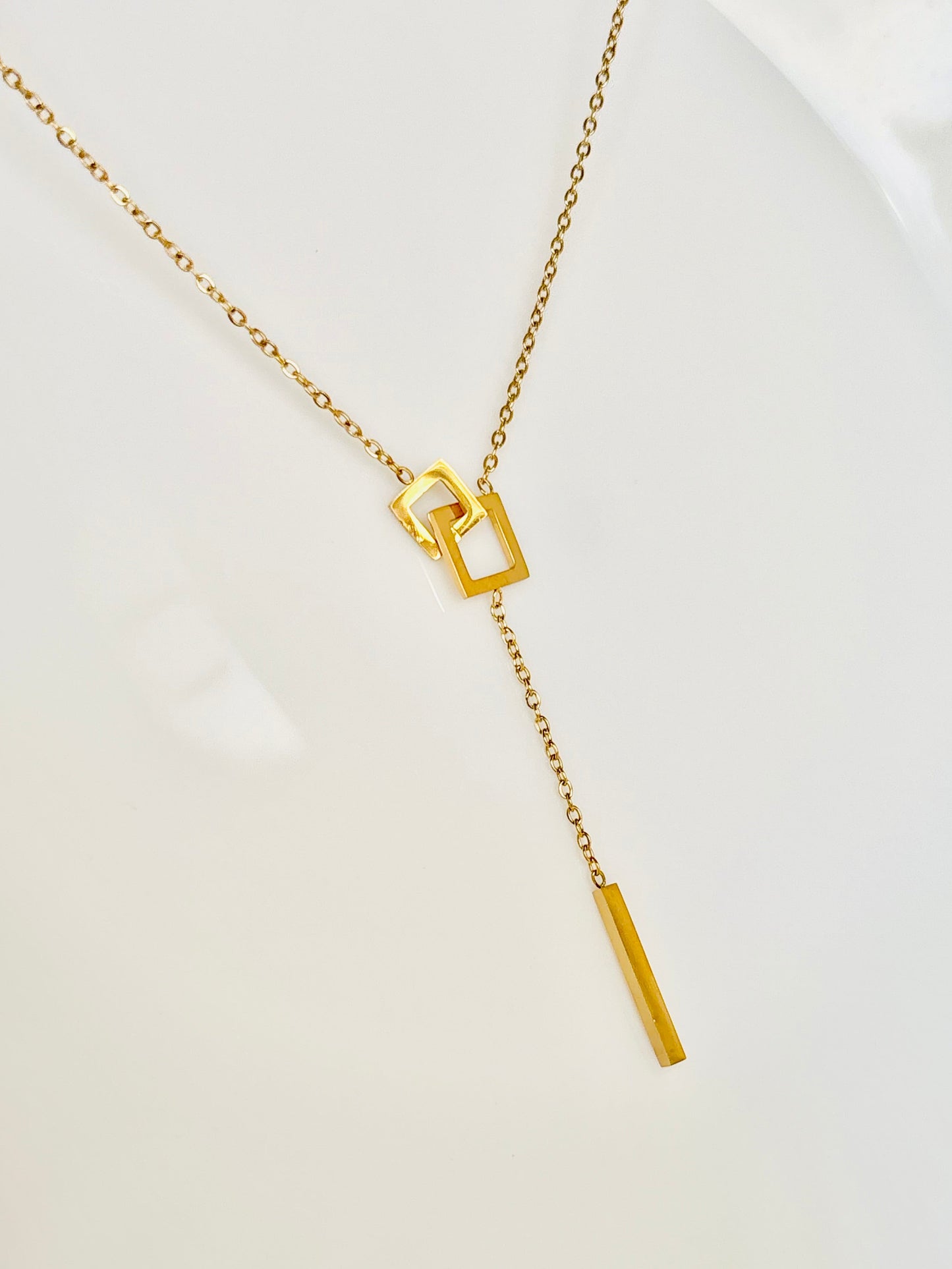 Gold necklace with a unique pendant, shiny, cute, KPOP, chain