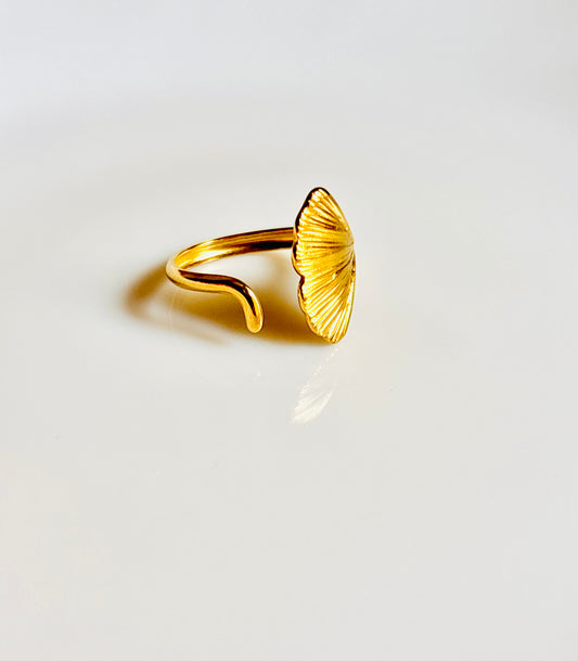 Gold ring with a unique design, sea shell, beach vibes