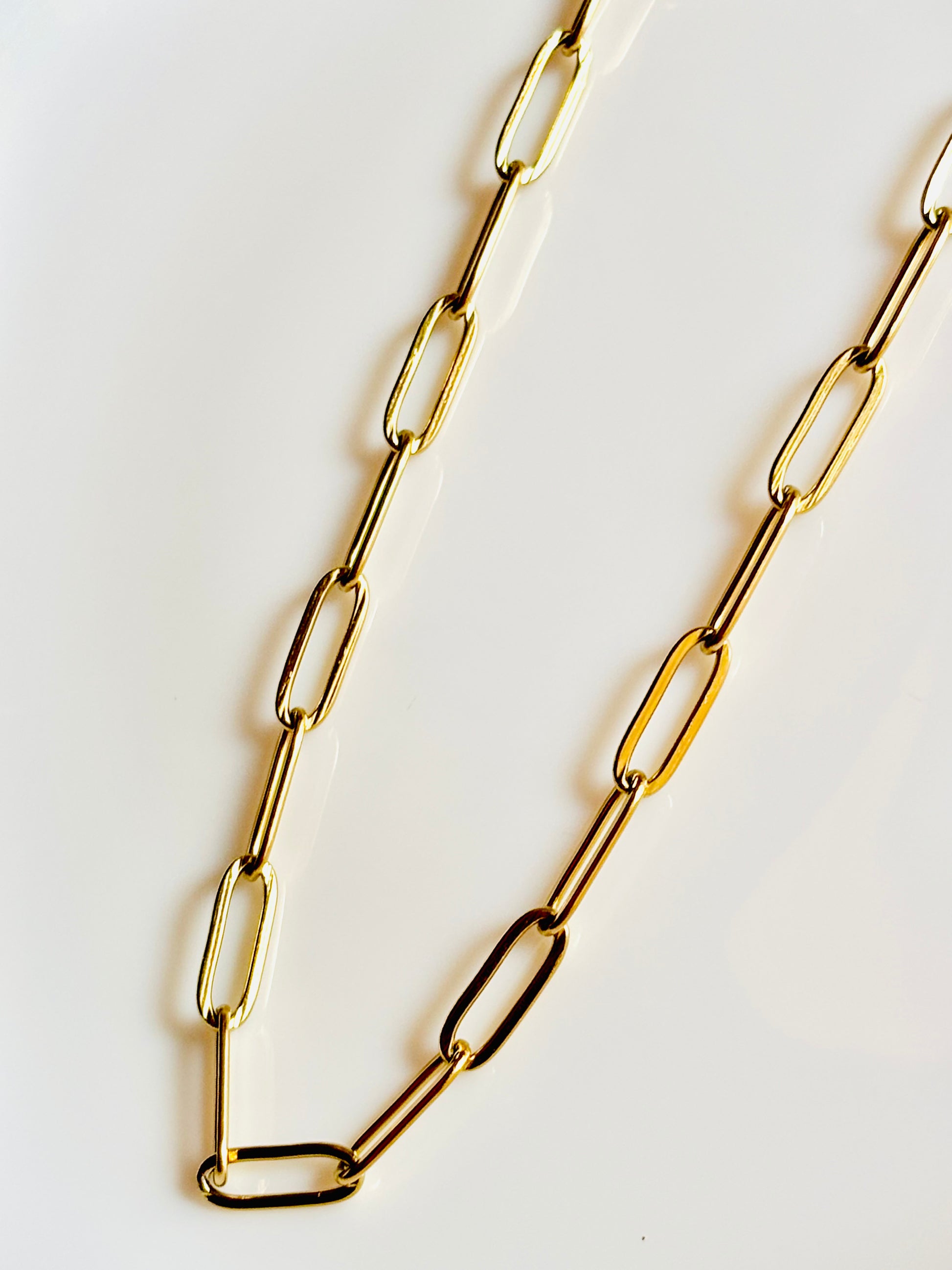 trendy; classic; beautiful; pretty; gift; elegant; chain