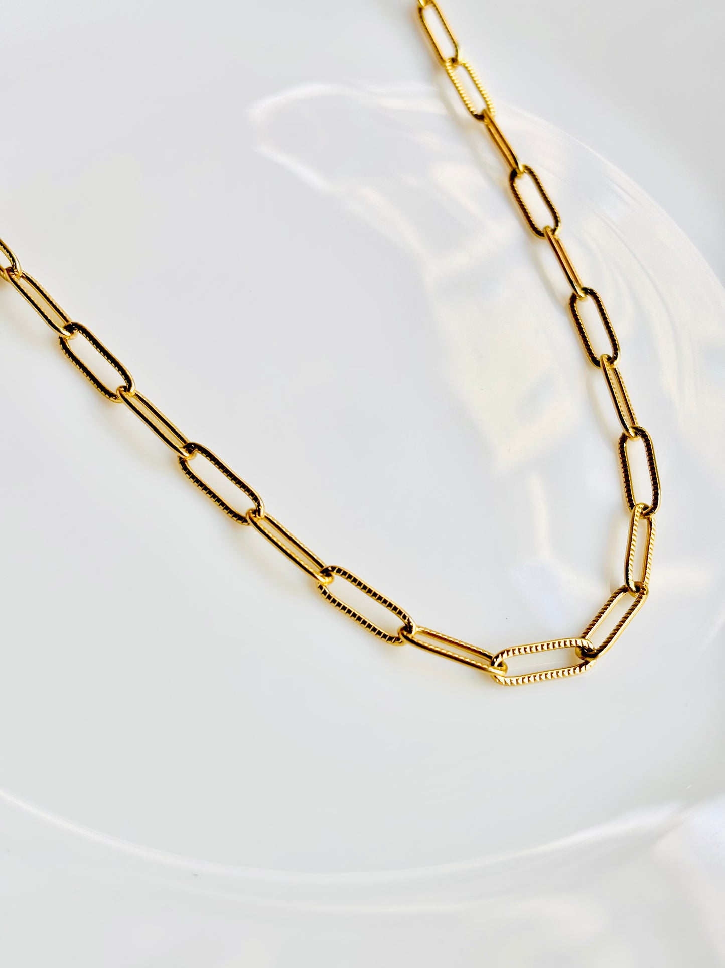 Gold chain, shiny, pattern, links, locks, trendy, cool, cute