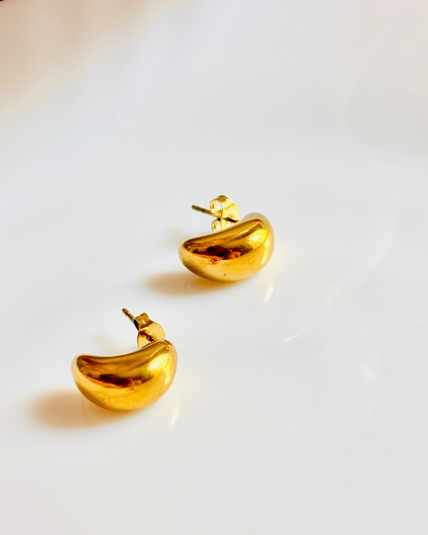 anti tarnish, waterproof, classic, everyday, non-allergic, safe on skin, gift, friends