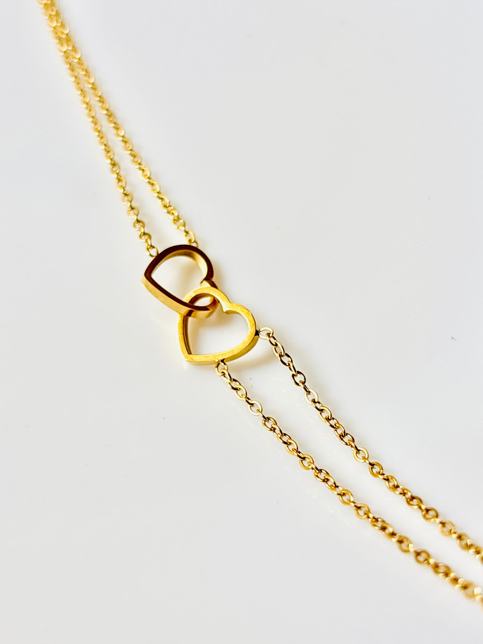 Gold necklace with heart-shaped links ; cute; trendy; chain; pretty; classy; minimalist; aesthetic