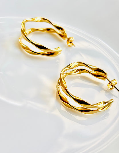 Cute, classy, elegant, loops, gift, her, mother, friend, trendy, shine,