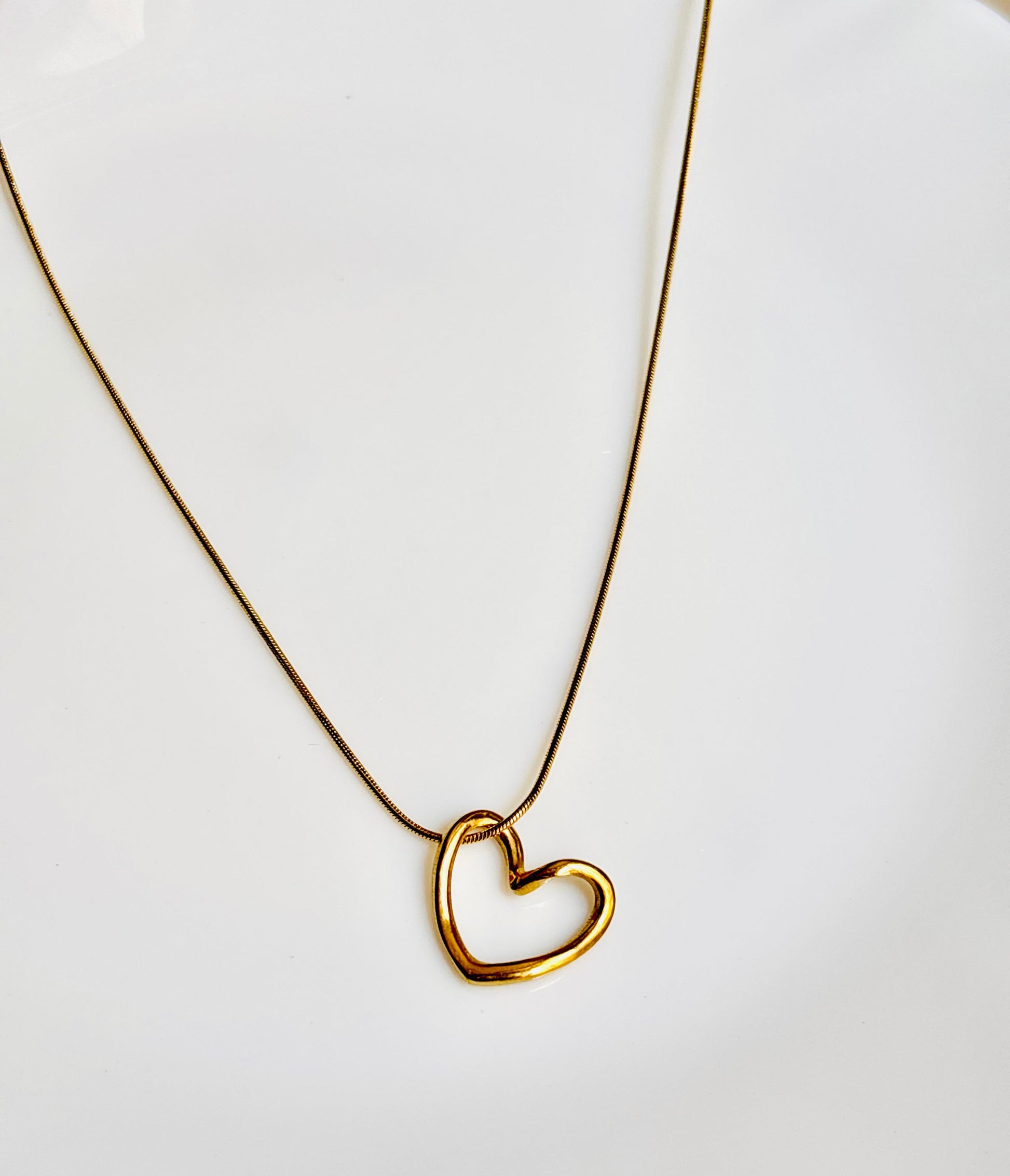 Dainty, minimalist, jewellery