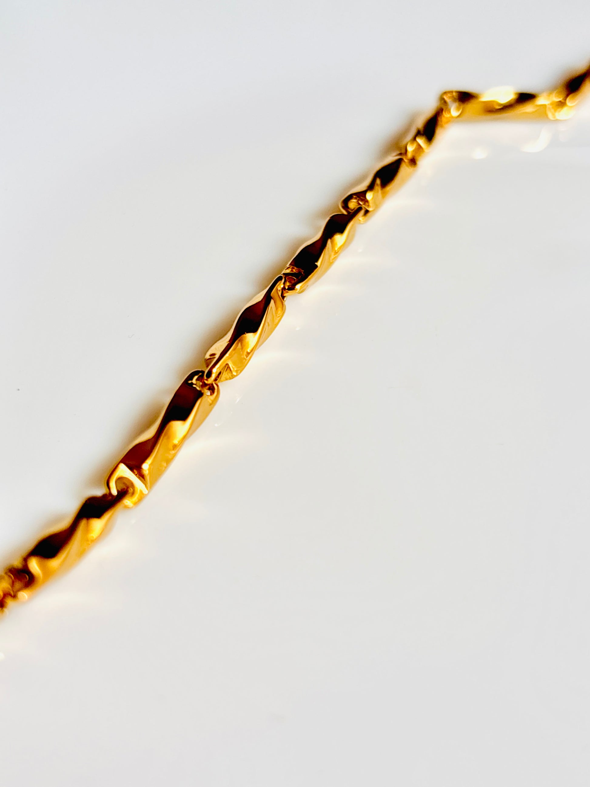 Gold chain bracelet, waterproof, anti tarnish, shiny, trendy
