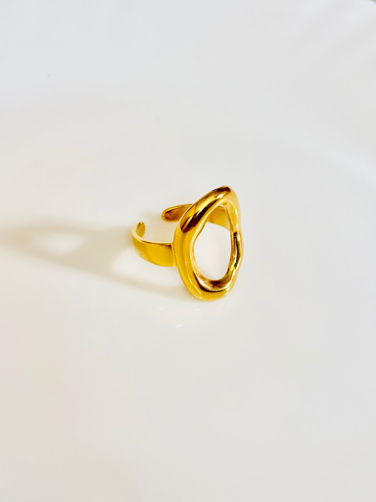 hole; oval; golden; pretty; dainty; daily; everyday; jewellery; pretty