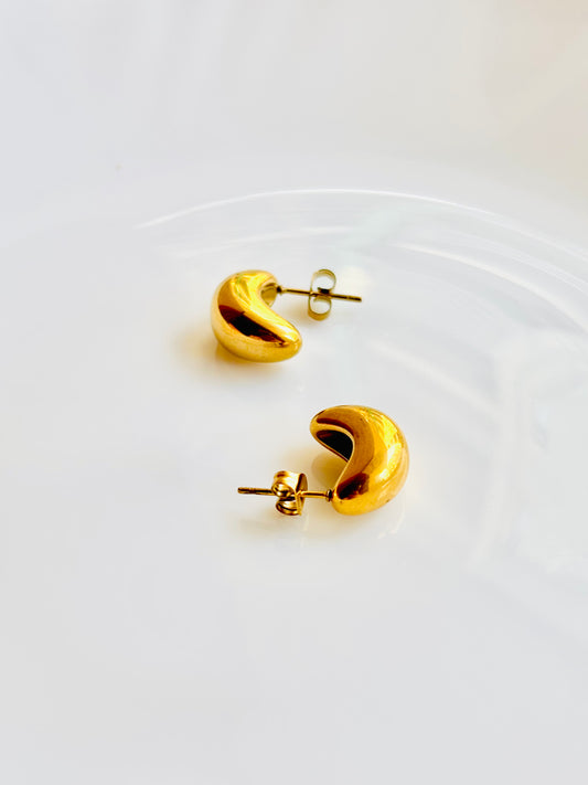 Anti allergic, gold, trendy, everyday