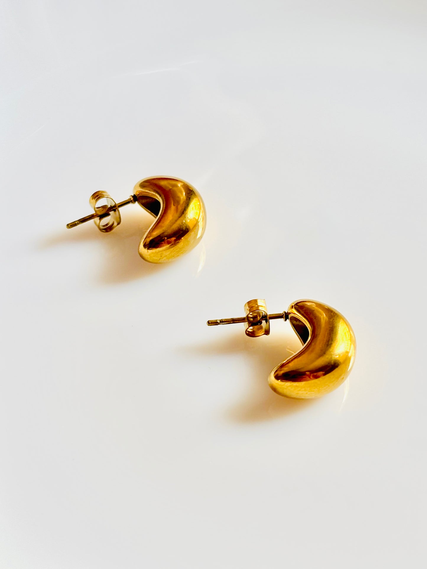 gold plated, hypoallergenic, rust free, waterproof, classy, trendy